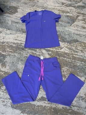 FIGS Amethyst scrubs